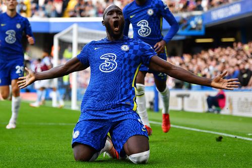 Lukaku lập cú đúp giúp Chelsea áp sát ngôi đầu của MU