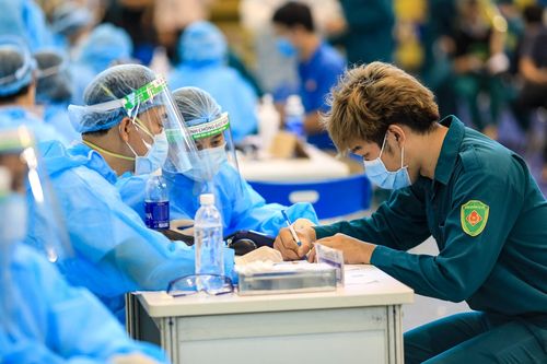2.000 tình nguyện viên ở TP.HCM đang hỗ trợ nhập dữ liệu tiêm chủng