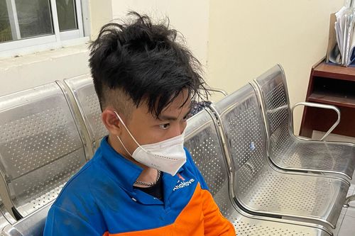 Kẻ nghiện ma túy lao xe vào cảnh sát ở TP.HCM