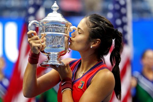Hiện tượng toàn cầu Raducanu sau danh hiệu US Open