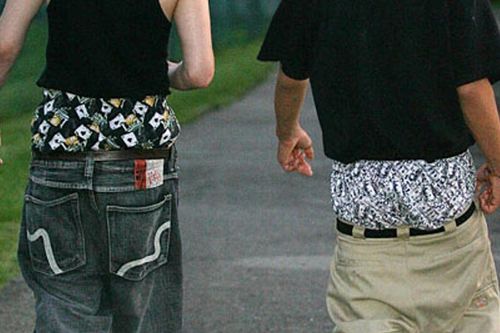 Balenciaga bị chỉ trích khi bán quần tụt