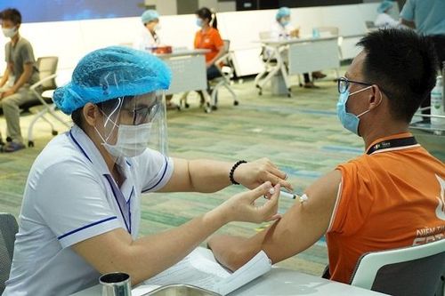 TP Hồ Chí Minh: Khẩn trương điều chỉnh dữ liệu cấp 'thẻ xanh' cho người đã tiêm 2 mũi vaccine