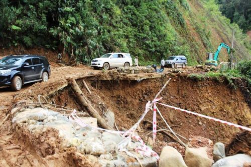 Mưa lớn kéo dài, nhiều nơi ở Quảng Nam bị ngập cục bộ, cô lập
