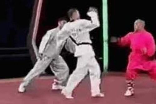Nhà sư Thiếu Lâm tỉ thí cao thủ Taekwondo và cái kết bất ngờ
