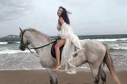 Phô vòng 3 tròn đầy 1m, 'nữ thần' sexy lộ cách giảm cân sốc