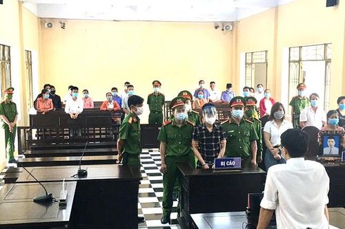 Đối tượng dùng dao giết người do ghen cuông vô cớ lĩnh án