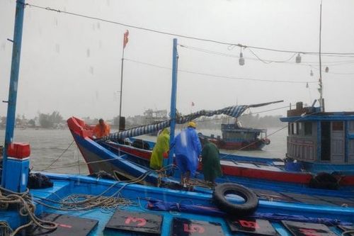Bão Côn Sơn suy yếu: Cảnh báo, sẵn sàng ứng phó với hoàn lưu
