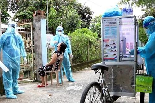 'Xe cá viên chiên' lấy mẫu xét nghiệm tận nhà người dân