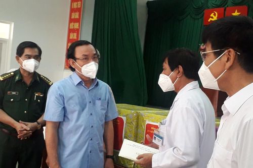 Bí thư Nguyễn Văn Nên: Phải củng cố y tế cơ sở khi lực lượng chi viện rút về