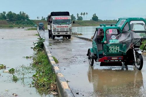 Hàng nghìn người Philippines vẫn phải sơ tán sau bão Chan Thu