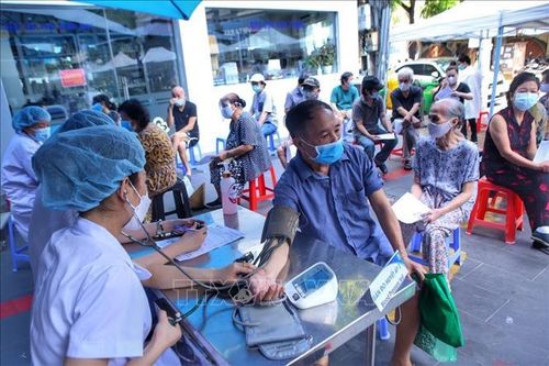 Hà Nội: Tiếp tục đẩy nhanh tiến độ tiêm vaccine cho người trên 65 tuổi