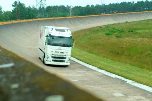 Xe tải điện Volvo lập kỷ lục mới, đi được hơn nghìn km sau một lần sạc