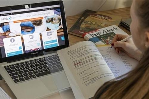 Kinh nghiệm giáo dục tại nhà kỹ thuật số ở Đức
