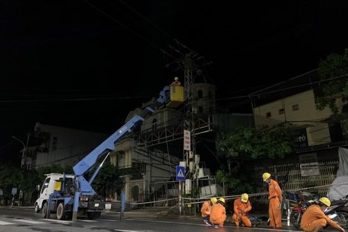 4.372 trạm biến áp với 401 nghìn khách hàng bị ảnh hưởng Bão số 5