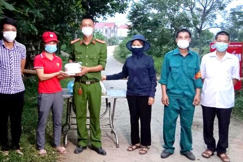 Chốt chặn dịch bệnh, cởi mở tâm tình