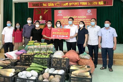 Tiếp nhận 93 tấn nông sản và nhu yếu phẩm hỗ trợ các địa phương bị ảnh hưởng dịch bệnh Covid-19