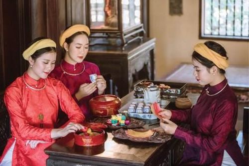 Văn hóa - Nghệ thuật Xây dựng Huế thành kinh đô áo dài