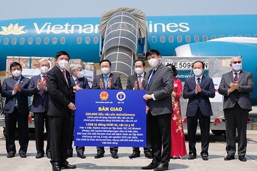 Bộ Y tế tiếp nhận 200.000 liều vắc-xin phòng Covid-19