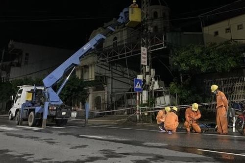 Bão số 5 gây sự cố mất điện 4.372 trạm biến áp khu vực miền Trung và Tây Nguyên