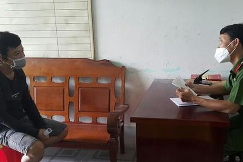 Khởi tố 2 đối tượng vượt chốt kiểm soát, dùng ná thun dọa bắn công an