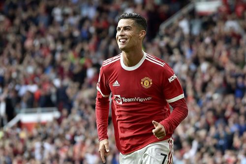 HLV Solskjaer: 'Ronaldo nâng tầm Man Utd'