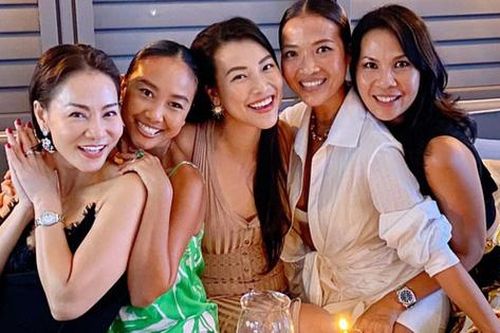 Hội mỹ nhân Việt tụ họp ở Singapore, Hoàng Oanh xuất hiện gợi cảm sau ồn ào với tình cũ