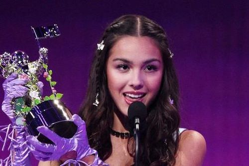 Olivia Rodrigo, Lil Nas X 'gánh còng lưng' VMAs 2021, nhiều sao đình đám trắng tay đi về