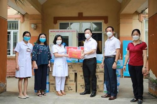 Mặt trận Hà Nội hỗ trợ đồ uống cho các trung tâm y tế 12 quận, huyện