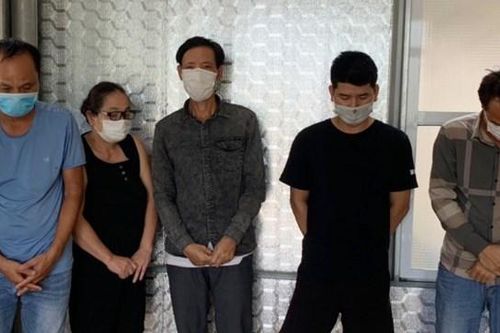 Một phụ nữ U50 đánh '3 cây' ăn tiền với 4 người đàn ông