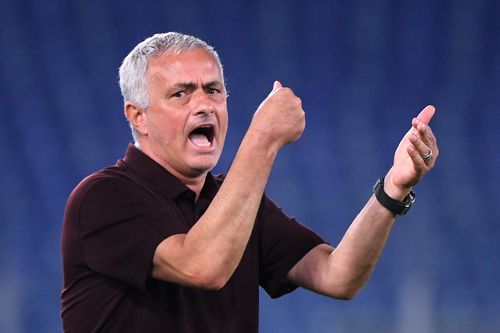 Mourinho ăn mừng cảm xúc trong ngày Roma lên ngôi nhất bảng