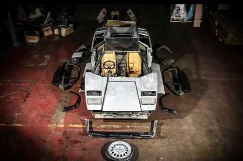 Lamborghini Countach 'đồng nát' vẫn có giá 200.000 USD