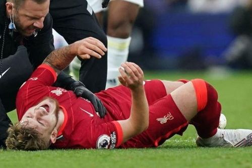 Neville: 'Động tác vào bóng với Elliott không xứng đáng nhận thẻ đỏ'