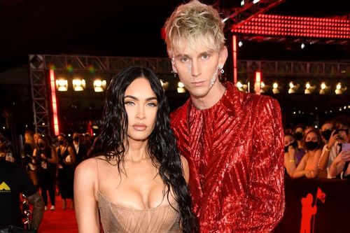 Megan Fox và dàn sao mặc gợi cảm trên thảm đỏ MTV VMAs 2021