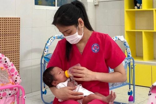 Bảo mẫu chăm bé sơ sinh tại bệnh viện TP.HCM mắc Covid-19