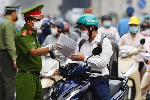 Hà Nội sẽ nới lỏng từng bước thế nào?