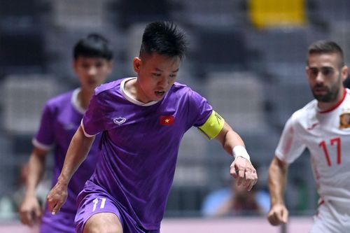 Thủ quân tuyển futsal Việt Nam kể lại kỷ niệm sút tung lưới Brazil