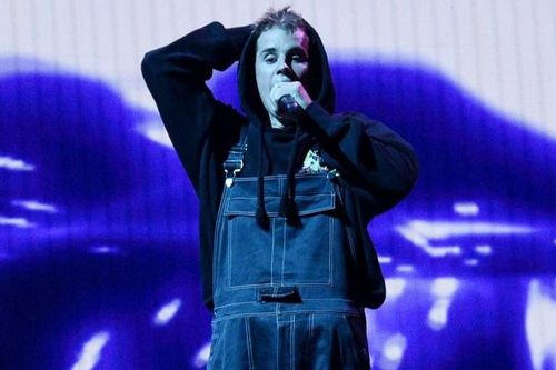 Justin Bieber mặc quần yếm trình diễn tại MTV VMAs 2021