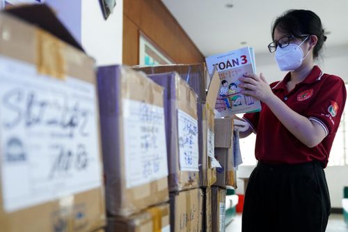 Nhiều quận, huyện tại TP.HCM chậm giao sách giáo khoa đến học sinh