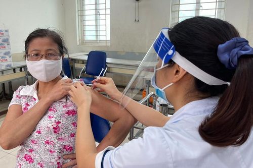 Hà Đông: Không còn tình trạng chờ lâu khi tiêm phòng ở La Khê