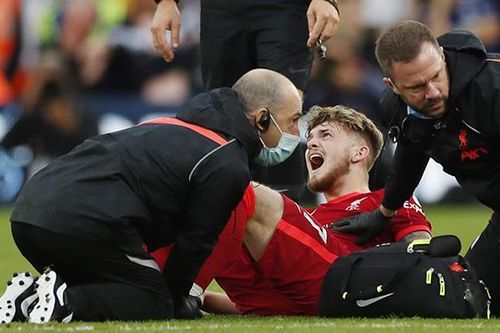 Leeds 0-3 Liverpool: Thắng đậm nhưng mất Harvey Elliott vì gãy cổ chân