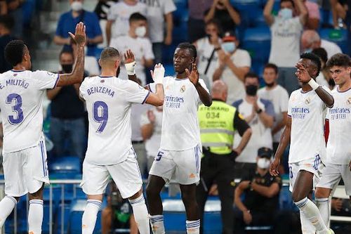 Real Madrid 5-2 Celta Vigo: Benzema lập hat-trick, Real lên đầu bảng xếp hạng Liga