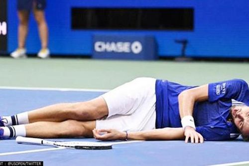 Medvedev lý giải màn ăn mừng gây sốc khi hạ Djokovic