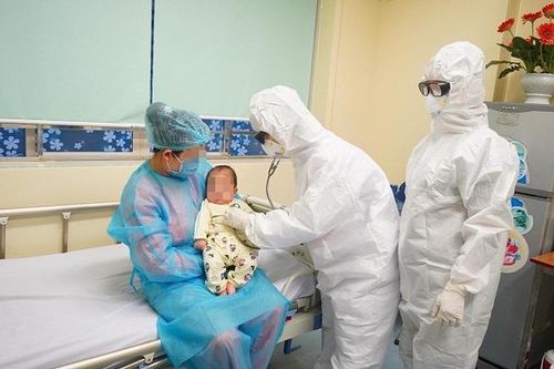 Hỗ trợ cho trẻ em là con của sản phụ nhiễm COVID-19