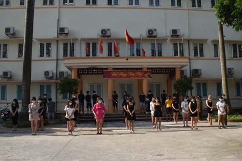 Bắt giữ 41 đối tượng hát karaoke trong mùa dịch tại Hưng Yên