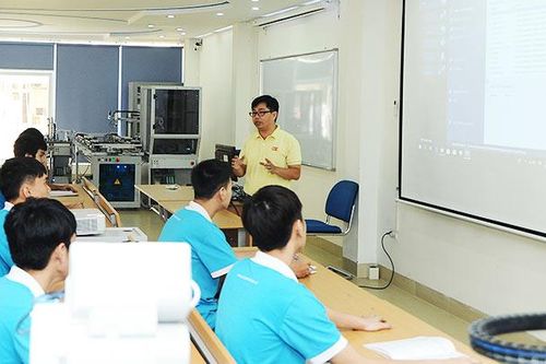 Kiến nghị dạy bảy môn văn hóa trong trường nghề