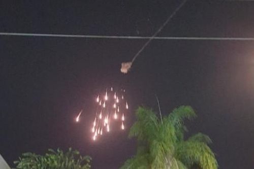 Căng thẳng ở Dải Gaza: Vòm Sắt liên tục kích hoạt, Israel cảnh cáo Hamas nhận 'cái giá đắt', dồn dập tấn công trả đũa