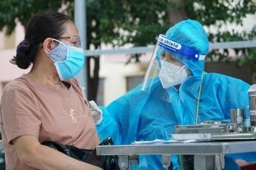 Người tự điều trị Covid-19 tại nhà có được cấp 'thẻ xanh'?