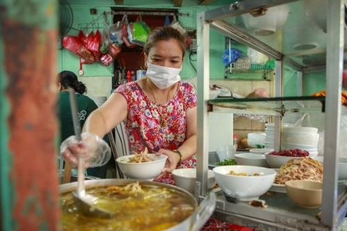 Hà Nội xem xét nới lỏng một số hoạt động dịch vụ