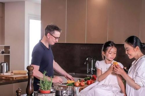 Cuộc sống 'toàn cái mới' của ca sĩ Đoan Trang ở Singapore