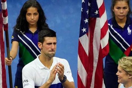 Tan giấc mơ giành Golden Slam, Djokovic bật khóc thừa nhận Medvedev thắng xứng đáng